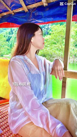 Chỉ cần một cái chạm , và anh đã khiến trái tim em phát điên . Cảm giác ngọt ngào như tình yêu nhưng nó đau đến mức như cướp đi hơi thở của em. Em lạc lối trong chính mình , không có cách nào để thở . Giống như một cơn sóng thì thầm rằng ..anh vẫn còn ở đây . Rồi lặng lẽ tắt dần , để lại em trong không gian trống rỗng .... Em gọi tên anh , nhưng chỉ nghe thấy tiếng vọng của chính mình . Tất cả những gì còn lại ....là một trái tim vẫn còn đập vì một người ❤️