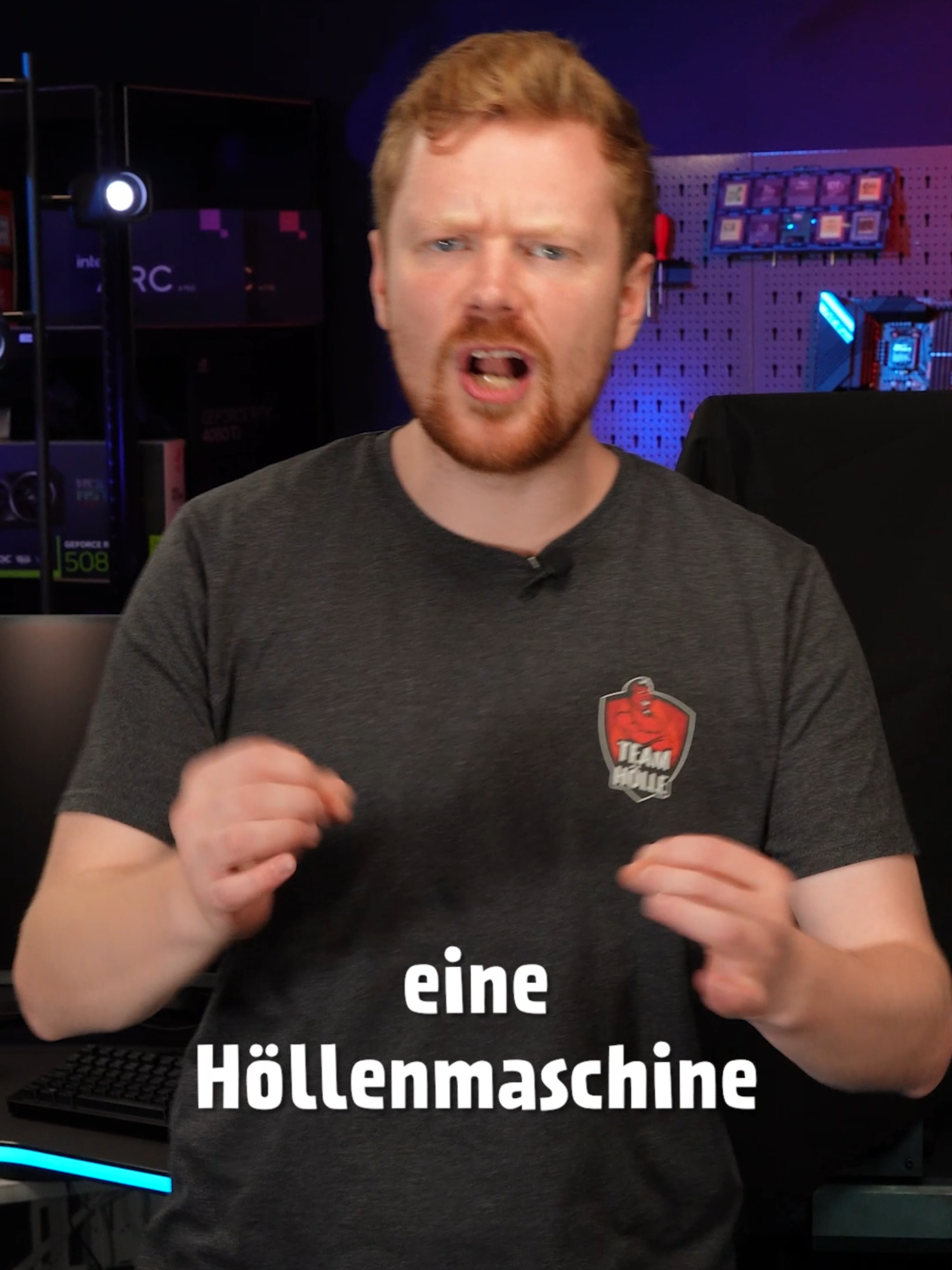 Triff Team Hölle live auf der @gamescom, fachsimple mit Michi und Kris und bestaune die HMX 5! Wo? Bei @samsungde : Halle 9, Stand B20 Wann? Donnerstag - Samstag 12:00 - 13:00 Uhr, direkt an der HMX-Vitrine #gamescom #gamescom2025 #samsung #höllenmaschine #hmx5 #gamingpc #pcgaming #pcbuild
