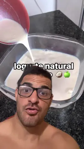 Iogurte Caseiro 🥛✨ Iogurte caseiro simples e saudável Você só precisa de 1 potinho de iogurte + leite. Olha só como é fácil: 1️⃣ Aqueça o leite (sem ferver). 2️⃣ Misture 1 potinho de iogurte natural. 3️⃣ Tampe a panela e deixe em um canto escuro por algumas horas. 4️⃣ Pronto: os probióticos fazem a mágica acontecer e você terá um potão de iogurte cremoso e saudável! ✅ Mais barato. ✅ Sem conservantes. ✅ Rico em probióticos que melhoram a saúde intestinal. 👉 Já pensou em incluir essa receita na sua dieta? Marca aqui quem vai fazer junto com você! #NutriçãoInteligente #ReceitaSaudável #Emagrecimento #Fitness #ProfSilasGabriel