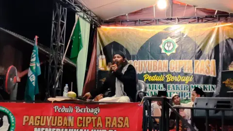 Menyanyikan Lagu Indonesia 