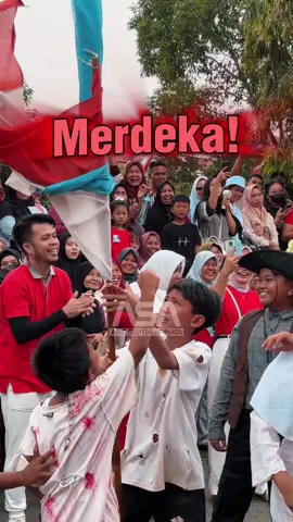 Luar biasa! Lautan semangat hari ini tumpah ruah di Bengkulu Utara! 🔥 . Saya bersama Pak Wabup dan Jajaran Forkopimda melepas langsung ribuan peserta Pawai Perjuangan dalam rangka HUT RI ke-80 🇮🇩 . Suasana penuh warna, sorak sorai, dan semangat juang luar biasa dari seluruh peserta! MERDEKA!!! 💥 #ASA #Bupati #MajuHebatBahagia #MahabbahBengkuluUtara  #MahabbahBengkulu   