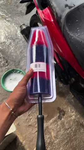 sikat pembersih yg sulit di jangkau di motor🫵♨️#sikatcucimotor #sikat #sikatcuci 