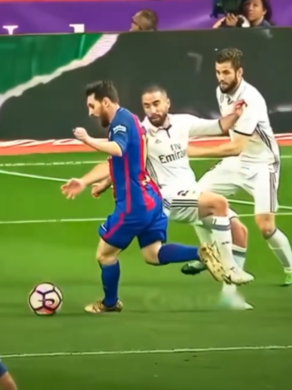 cuando dicen q juega en la MLS y nadie lo marca , aquí Messi haciéndole gol al supuesto mejor equipo del mundo igual q los defensa de la MLS #messi 