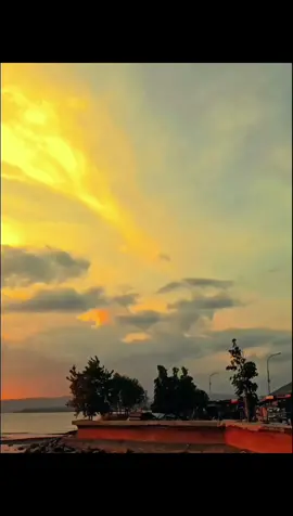 secepat itu kah perasaan mu berubah, dan lebih memilih dia;) #fyp #foryou #lagutimur #sunsetvibes #sunset 