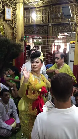 နတ်ကတော်စဖြစ်ကတည်း ဆရာ လှအုပ်စိုးနန်းတော်ကြီးပေါ်ဘယ်ချိန် ကမလဲဆိုတာ မေးပီးသွားကြည့်ရတာ လေးစားပီး အမြဲအတုယူရတဲ့ဆရာတွေ အခုထိသူတို့ဆီက သင်ယူနေရတုန်းပါပဲ🙏🏿🌿#ပုပ္ပါးမယ်တော်#ပုပ္ပါး