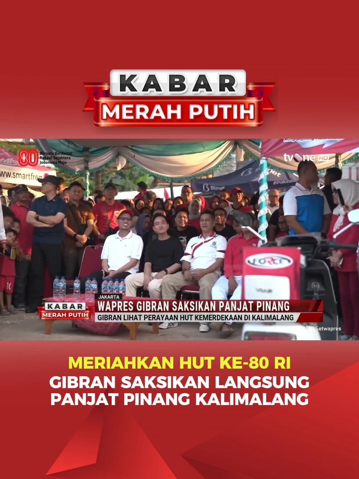 🎉 Gibran Saksikan Langsung Panjat Pinang di Kalimalang 📌 Wakil Presiden Gibran Rakabuming Raka menghadiri kemeriahan lomba panjat pinang di RW 04, Kelurahan Cipinang Melayu, Kecamatan Makasar, Jakarta Timur, sebagai bagian dari perayaan HUT ke-80 Kemerdekaan RI. 🤝 Kedatangan Gibran pada Minggu sore disambut hangat warga. Ia menyempatkan diri menyapa, berfoto, dan bercengkerama dengan masyarakat yang antusias mengikuti perlombaan di sepanjang aliran Sungai Kalimalang. 🇮🇩 Gibran mengapresiasi semangat kebersamaan warga dalam menjaga tradisi lomba panjat pinang yang selalu menjadi ikon perayaan kemerdekaan. 📡 Pantau terus tvOne untuk kemeriahan perayaan HUT RI ke-80 dari berbagai daerah!  #HUTRI80 #GibranRakabuming #PanjatPinang #Kalimalang #UpdateTvOne #KabarTvOne #BreakingNews