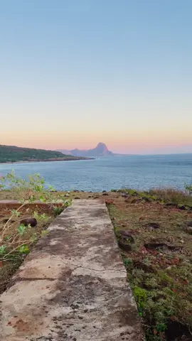 terlihat jelas dari sini #pulaumules #mules #nttpride🏝🔥 #kupangtiktok #sore #lemborselatanmanggaraibaratntt #laut #nangalili #foryou #mangaraitiktok #lembor #floresntt #flores #labuanbajo 