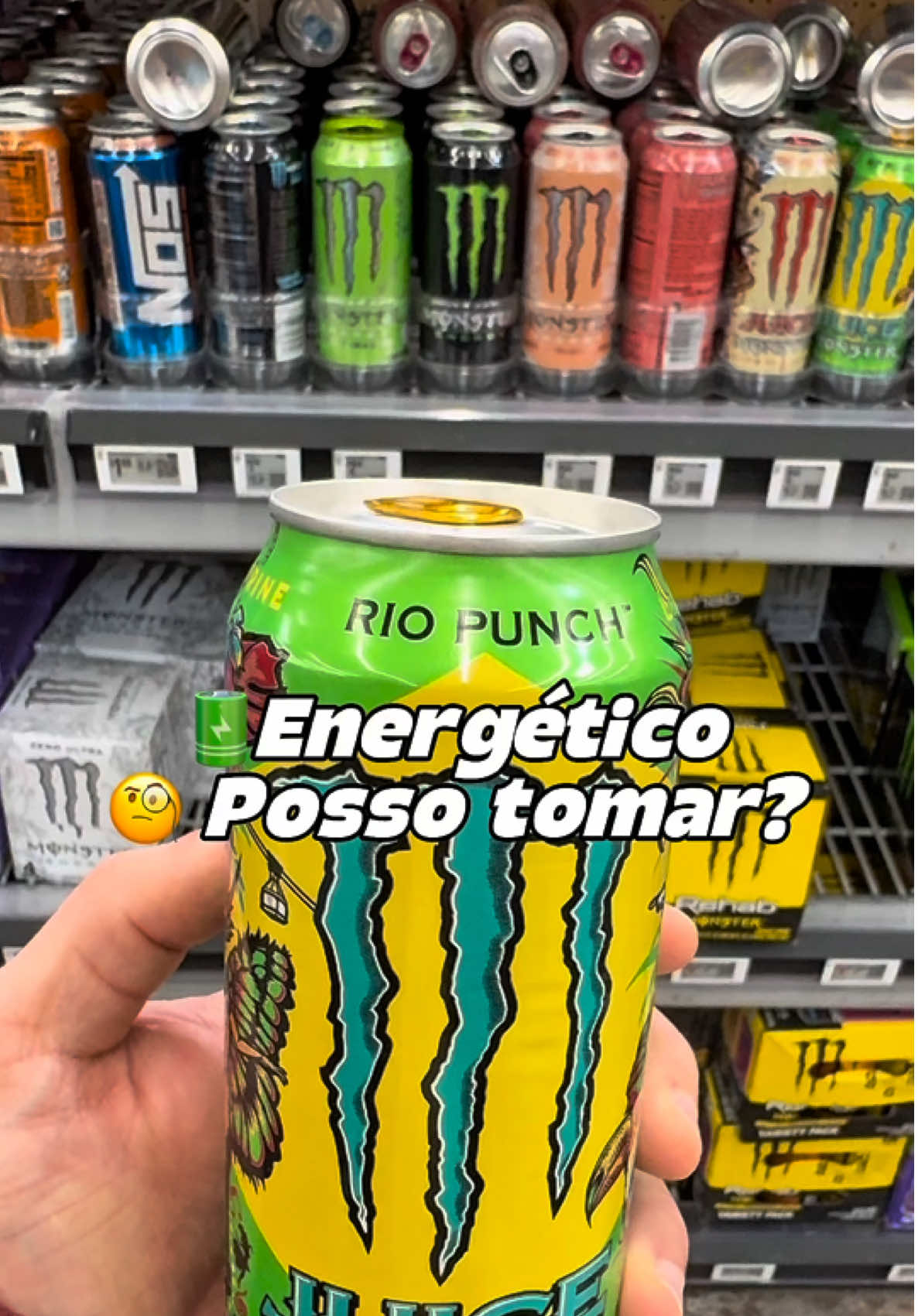 🔋Energético, 🧐 Posso tomar? 💬 Bora falar desse vicio? Eu sei que você gosta!  ✅ Aumentam o foco e o estado de alerta (cafeína) - Reduz a fadiga ✅ Melhora no desempenho físico temporário ✅ Melhora  a concentração e foco - ajudando em tarefas que exigem atenção (como dirigir ou estudar) 🏳️ Até aqui esta tudo bem! E se eu exagerar… ☠️ Ai o jogo muda! Todos benéficos se tornam malefícios! 🚫 Excesso de cafeína pode causar arritmias e insônia - Afeta o sono! 🚫 Risco de ansiedade e irritabilidade - Acontece com frequência!  🚫 Muito açúcar = ganho de peso e risco de diabetes - Por isso você só toma o ZERO! 🚫 Misturar com álcool é um perigo: mascara os efeitos do álcool e pode ser fatal - esse aqui só acontece com seu vizinho! Você é imune a isso! Confia! 😅 ✅ Por isso você só vai tomar 1 no máximo 2 latas por dia!  👉🏻 Dica: Evite tomar a noite!  ⚠️ Se não atrapalhar na indução do seu sono, vai atrapalhar na qualidade dele com certeza! #energydrink #monsterenergy #redbull #energetico 