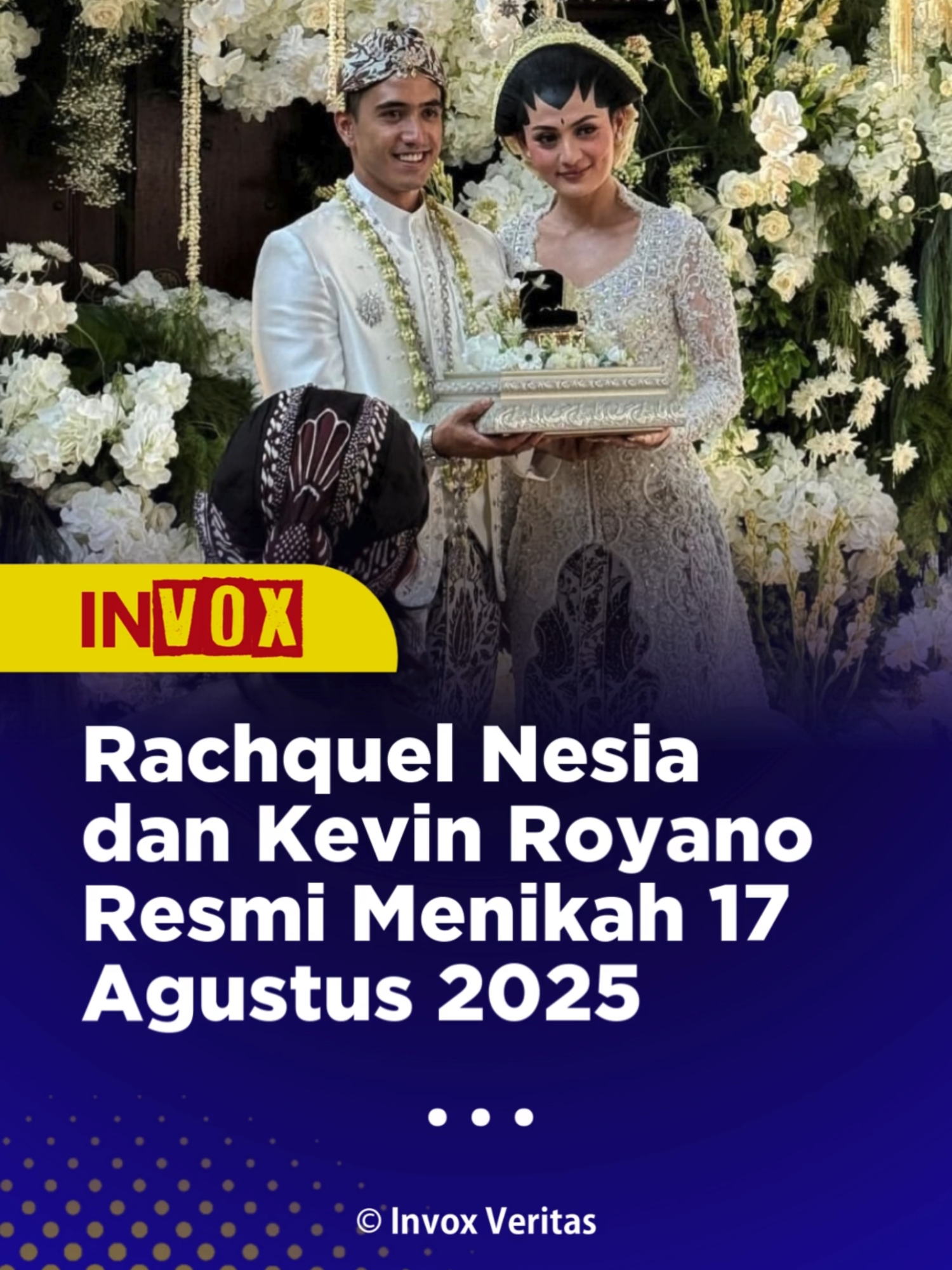 Kabar bahagia, Rachquel Nesia dan Kevin Royano resmi menjadi pasangan suami istri. Keduanya melangsungkan pernikahn bertepatan dengan HUT RI pada Minggu (17/8). Para tamu undangan membagikan momen akad nikah Rachquel dan Kevin Royano di media sosial. Pasangan tersebut terlihat mengusung adat Jawa untuk prosesi akad nikah. Rachquel Nesia tampil anggun dalam balutan kebaya putih panjang yang menjuntai hingga ke lantai, lengkap dengan paes di dahinya. Sementara itu, Kevin Royano memakai busana pengantin pria Jawa bernuansa putih yang serasi dengan Rachquel Nesia. Beberapa hari sebelum menikah, Rachquel Nesia membagikan potret ketika dilamar oleh Kevin Royano. Ia dilamar kekasihnya di depan makam sang ayah. Di tengah malam gulita, Kevin Royano memasangkan cincin lamaran di jari manisnya. Pada Kamis (14/8), Rachquel juga mengunggah momen siraman dan pengajian menjelang pernikahan. Ia mengadakan acara siraman tepat pada hari ulang tahun almarhum ayahnya. Rachquel Amandine Nesia Ariana Moner atau Rachquel Nesia merupakan aktris Tanah Air yang memulai kariernya sejak kecil. Namanya dikenal lewat program Koki Cilik. Seiring bertambahnya usia, Rachquel mulai membintangi banyak FTV, sinetron, hingga film layar lebar. Ia pernah bermain dalam sinetron Saleha, Preman Pensiun, Putri Untuk Pangeran, Ikatan Cinta, dan masih banyak lagi. Suaminya, Kevin Royano, juga bekerja sebagai aktor. Calon suami Rachquel ini pernah tampil dalam serial Surat Cinta untuk Starla, Cinta Misteri, Antares, dan Glo Kau Cahaya.