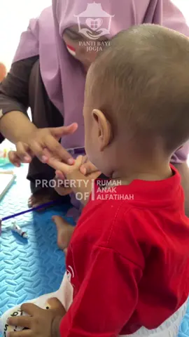 Mengekspresikan kemerdekaan dengan melakukan finger printing bahwa kita bisa bebas melakukan hal yang kita inginkan baik sekarang maupun dimasa depan #bayiterlantar #pantibayi #merdeka #pantiasuhan #pantijogja 
