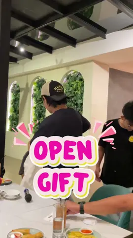 Open gift bersama ketua weri @Rony Parulian yang soft spoken sudah tayangg, nonton keseruannya sampe habis ya geng, dan tungguin kita masih ada 1 segmen lagi loh🤭🙆🏼‍♀️#fyp #ronyparulian #capcut #viraltiktok #wer1 
