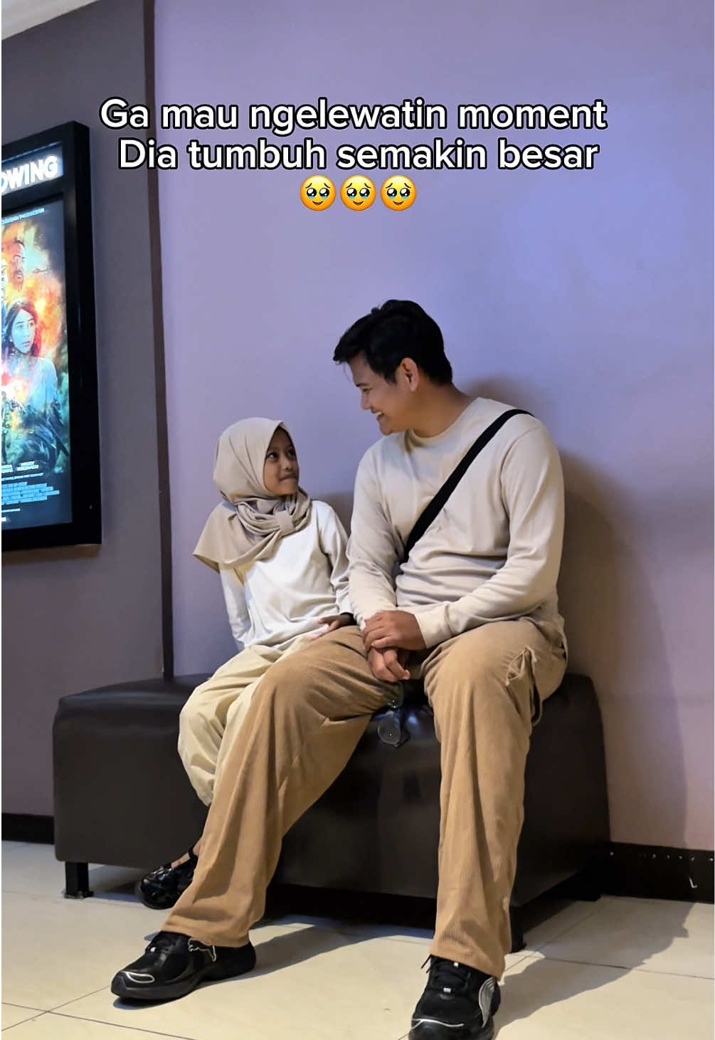 Nggak mau kehilangan momen masa kecilmu, nak. 🥹 Makanya tiap ada rejeki, ayah pilih habisin waktu sama kamu💚