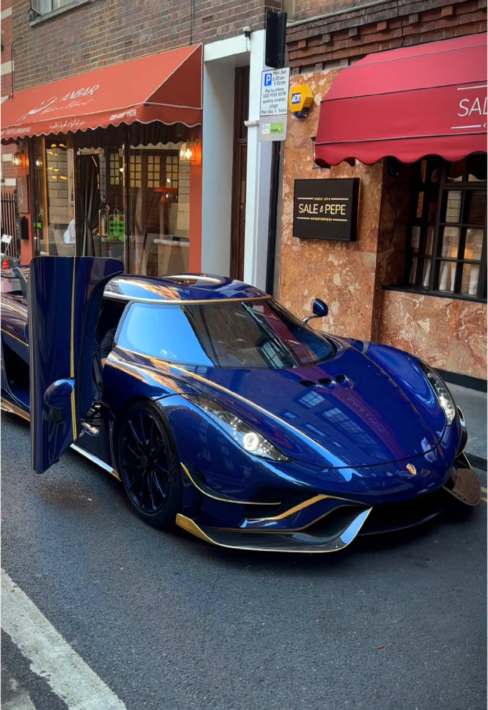 Best Koenigsegg Regera spec 😍#carpotting #mayfair #londoncarspotting #cartok #viral #koenigseggagera #koenigsegg #regera #hypercar #hypercars 