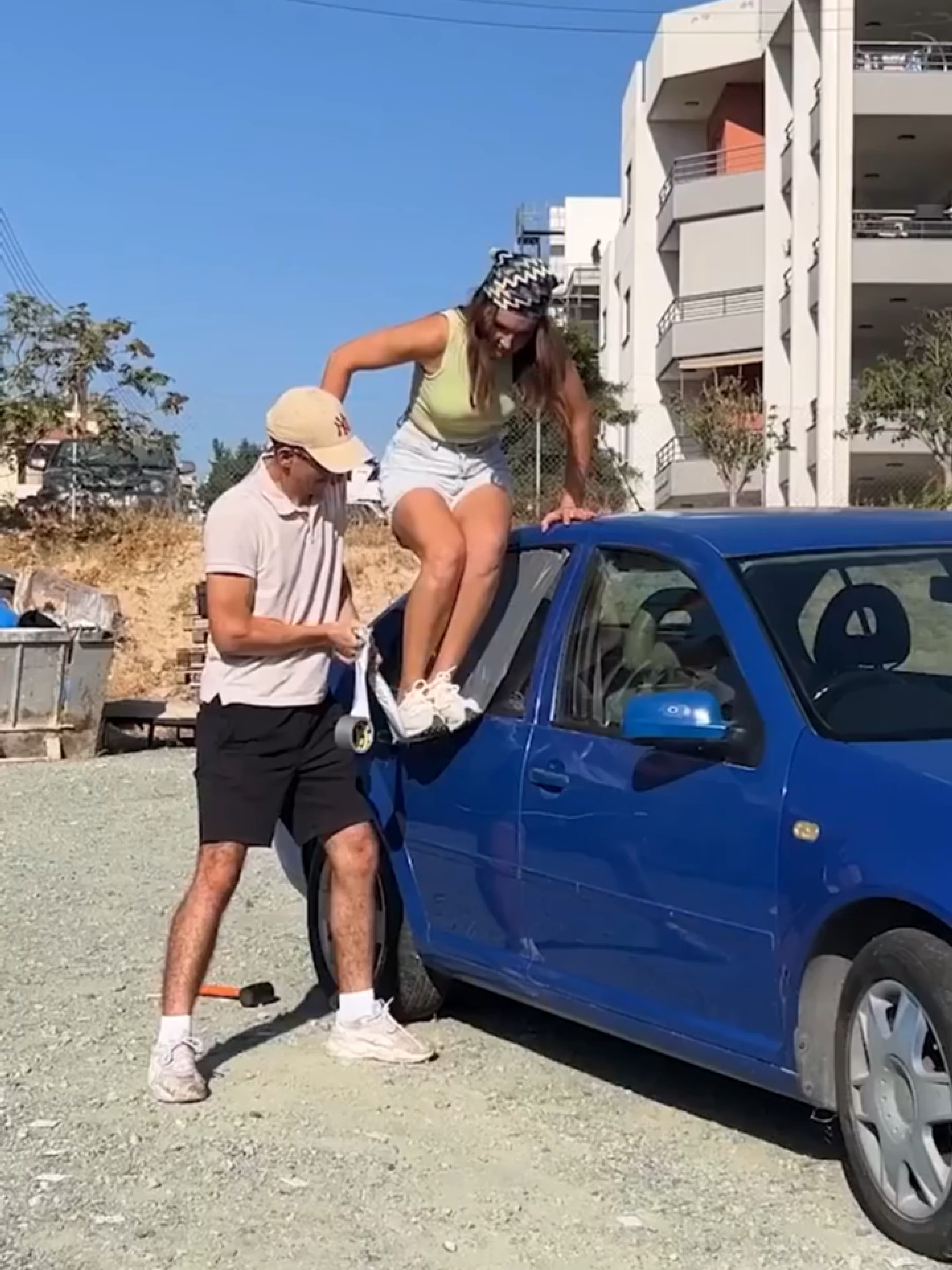 What should you do if your dog and keys are locked in the car?Let me teach you#car #carknowledge #fyp #viral #driving #foryou #tiktok