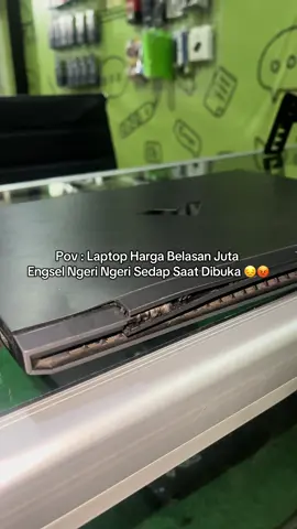 Nah hayolo siapa yang engsel laptopnya kaya gini jugaa 😭😭😭?  PENGERJAAN BISA DITUNGGU *s&k BIAYA PENGECEKAN GRATIS  BERGARANSI  HARGA RAMAH DIKANTONG  Dapatkan Diskon Yang Menarik ✨ Kami Melayani Segala Keluhan Laptopmu 🤗 Lokasi : Jl. Raya Jetis Kulon I No.120 (Depan Laundry Rapiyo)  Jam Operasional :  Senin - Sabtu (08.00 - 21.00)  Yuk Segera Konsultasikan Laptopmu 🫶🏻 #fypシ #engsellaptop #servislaptopketintang #foryoupage #gaminglaptop 