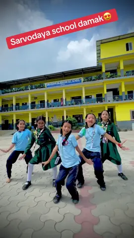 New trend 😍 #tiktokviral #foryoupage #new_trending #withmystudents #damak_dance_center 😍😍😍😎
