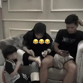 Me And My Wiffe and baby😂#viewsproblem😭 #foryou🥺💔🥀🖤oryou🥺💔 #jiwibila🌊🌴💔 #fypシ #viral😭❤️‍🔥🌴 