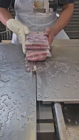 meat cutting#meat #meatcutting #butchers #cuttingskills #fyp 