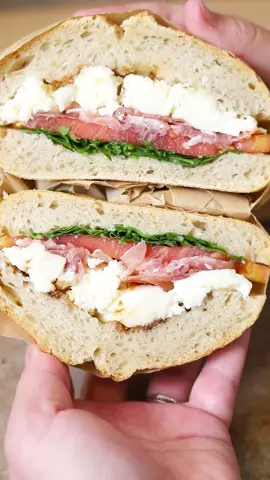 There’s still a couple weeks of summer to fit in! This mozzarella prosciutto sandwich is perfect now that tomatoes are in season😍 #sandwich #sandwichtiktok 