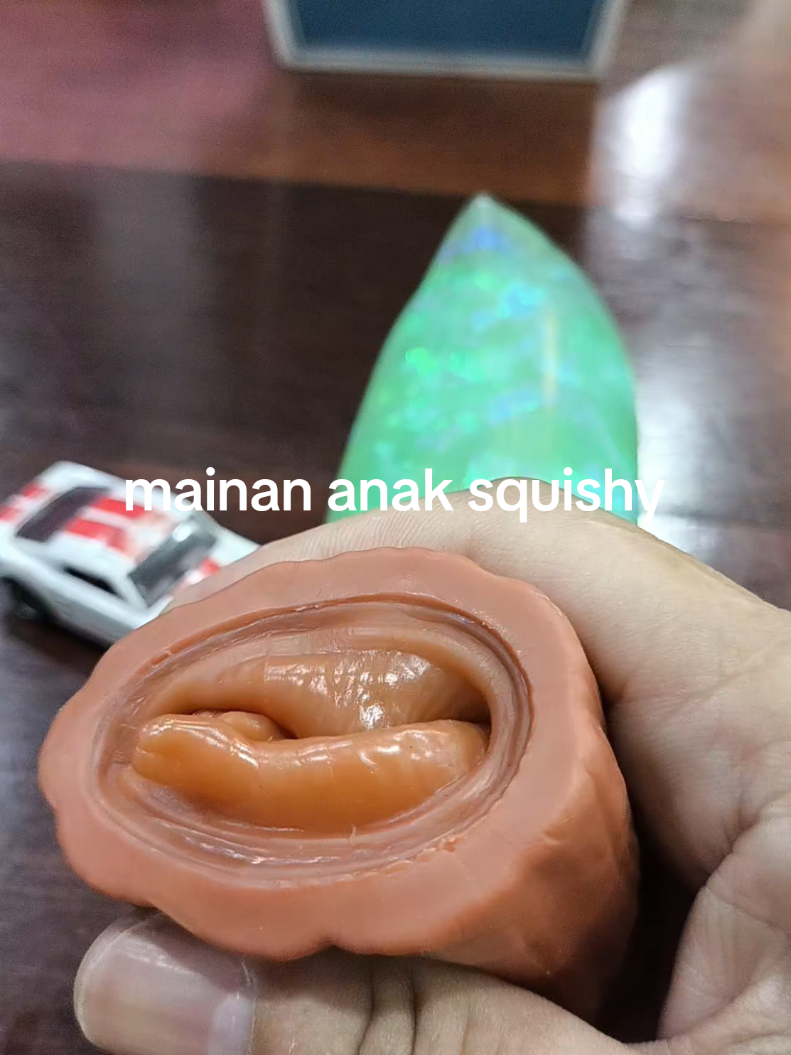 Replying to @gk_kenal026  Mainan anak squishy itu mainan yang terbuat dari bahan lembut dan elastis, biasanya foam atau silikon, yang bisa diperas dan kembali ke bentuk semula. Biasanya berbentuk lucu seperti makanan, hewan, atau karakter kartun, dan sangat digemari anak-anak karena teksturnya yang menyenangkan untuk diraba dan bisa membantu meredakan stres atau kecemasan.. #mainananaksquishy #mainananaktupai #mainananak  #fyp 