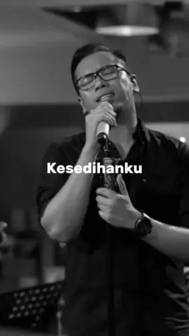 Walau sudah tak bersama, engkau masih selalu terindah🥀. • 🎶 Kesedihanku || @sammysimorangkir • 𝙎𝙪𝙥𝙥𝙤𝙧𝙩 & 𝙁𝙤𝙡𝙡𝙤𝙬 _ @zona_musik42 ______________________________ #kesedihanku #sammysimorangkir #lirik #viral #trending 