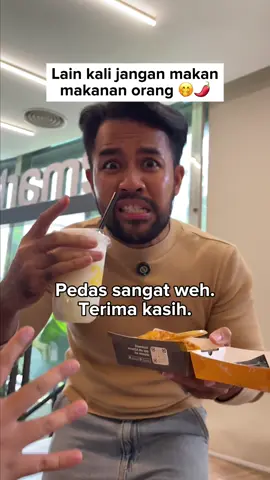 Korang mesti ada kawan yang belum sempat kita offer, dia ambil dulu 😩 Lepas tu bila dah pedas, muka merah pun tetap selamba minta lagi 🥵🌶️ #emart24 #emart24my #conveniencestore #koreanfood #streetfood #Foodie #yearofemart24 #minta #makanan #pedas #offer #fyp #relatable #thatONEfriend #notyours #spicy #ghostpepper #steal