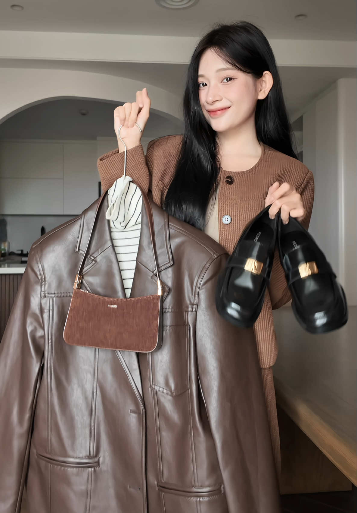 Lần đầu nhận chiếc quà Thu có 1-0-2 như này mí bà ơi 🥰 In the autumnal look with Jatte  #pedroshoes_official #pedroshoes_vn #Maison
