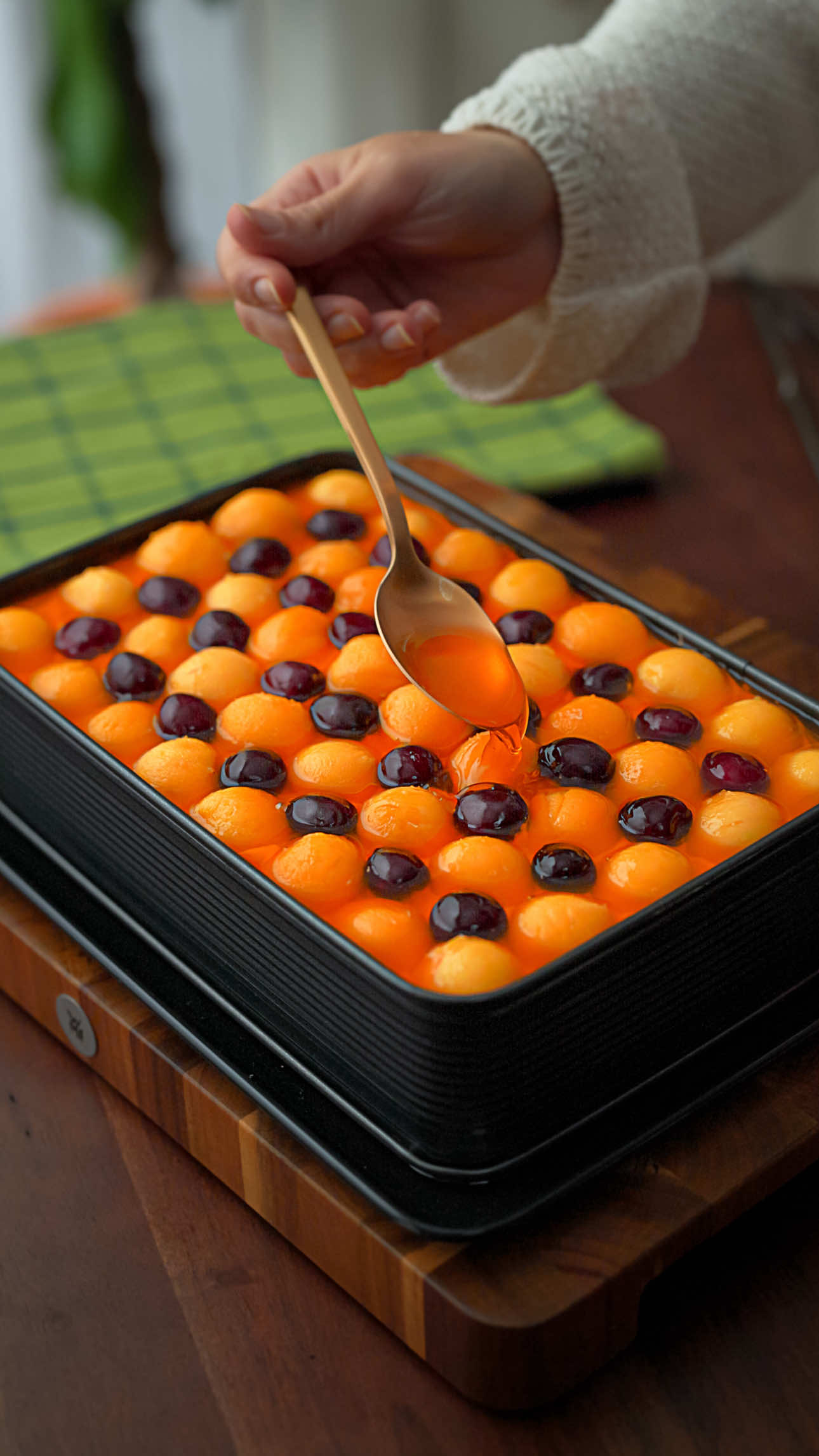 Mango Mousse Magic🧚🥭No Bake  no stress… just pure mango bliss 🥭💛 Save this recipe & tag your mango lover friend بدون فرن ( كيكة موس المانجة)  ‎•محتاجين كيك ڤانيليا جاهز من السوبر ماركت او متحضر في البيت.  ‎• اسقوا الكيك بربع كوب حليب علشان يبقي طري . ‎• لطبقة موس المانجة محتاجين:  ‎2 كريم شانتيه  ‎كوب  الا ربع حليب بارد جدا ‎علبه قشطه ( اضافه اختياريه)  ‎ملعقة صغيره ڤانيليا ‎جيلي مانجة يكون بارد( كيس جيلي + كوب ماء ساخن ندوبه ونسيبه يبرد)    ‎• محتاجين قطع مانجة  ‎ونقدر نزود اي فواكه بنحبها . ‎• واخر طبقة عملتها من الجيلي:  ‎2 عبوه جيلي مانجه @Dreem - دريم  ‎•كوب ونصف ماء ساخن ( وندوبه كويس اوي )  ‎•بعدها نزود نصف كوب ماء بارد. ‎•لما الجيلي يبرد تماما نصبه واحده واحده بالمعلقة علي الوش وندخلها الثلاجة مش اقل من 6 ساعات. ‎مفيش_صيف_من_غير_جيلي _دريم #mangomoussecake #tiktokcookbook #heba_aboelkheir هبه_ابو_الخير#mangodessert   