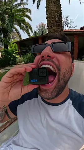 86 GRAMAS gravando em 4K? Essa é a HERO 😮‍💨  . Além das 3 funções bases citadas no reels, ela também tem o modo VÍDEO em 4:3, que fica bom pra POV, pois entrega mais altura nos vídeos, assim fica bom pra cortar em 9x16, por exemplo! 👌🏼 . Simples, prática e poderosa: a prova de que dá pra começar no universo #GoPro com tudo. 🎥🔥