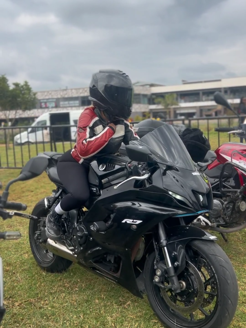 shishhh!!✨️🔥🤣#therapytiktok #twowheels #chillgirl #bikergirlsoftiktok #bikelife 
