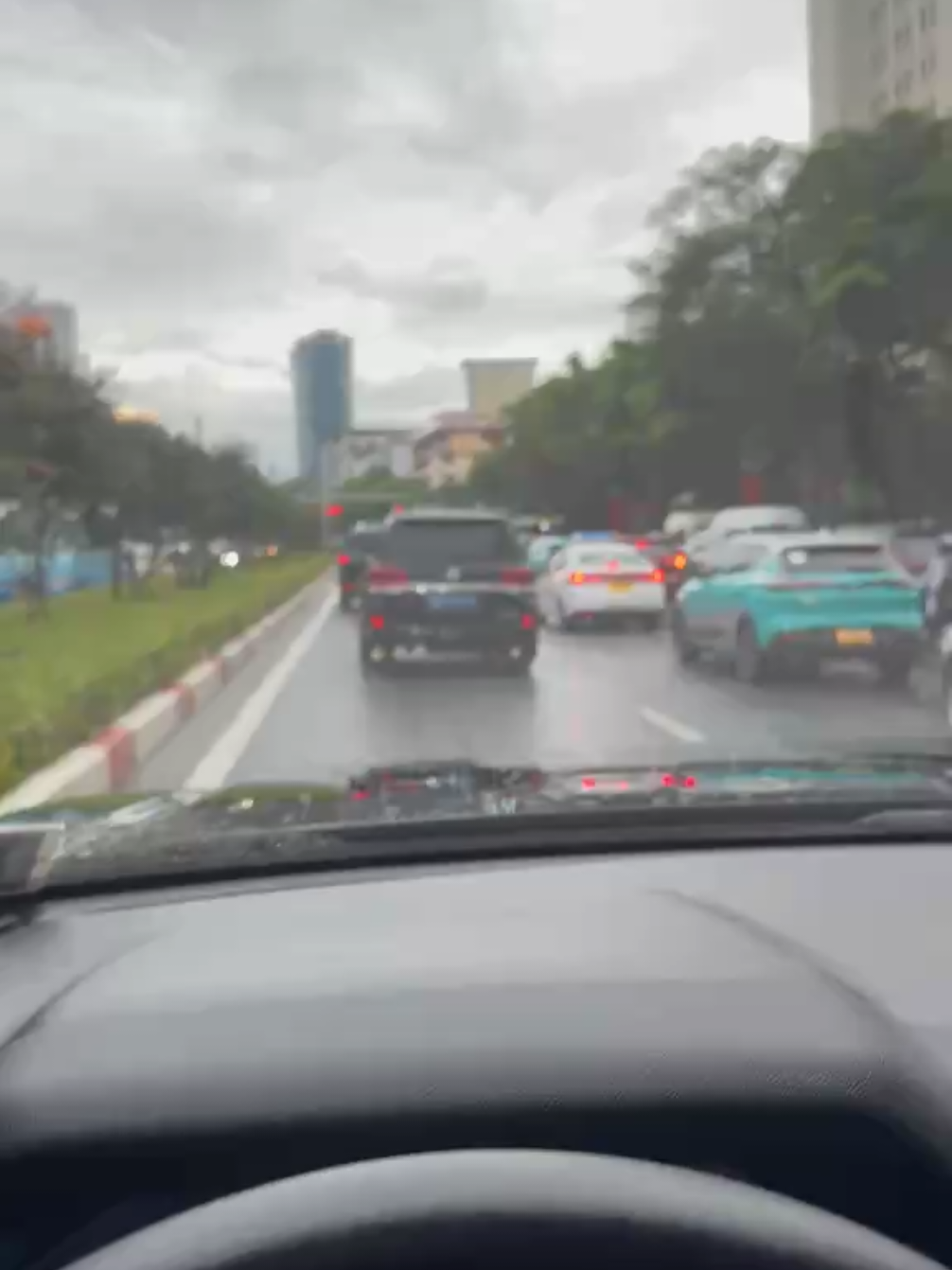 Ngày mưa gió... #patlite #whelen #lc200 #convoy 
