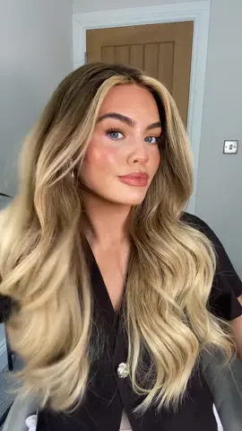 Blondes have more fun??? Or do they 👀😅 #alopecia #hairloss #blondeshavemorefun #wigwearer #blondewig 