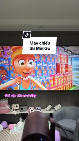 😒👀Nhìn cứ tưởng bình nước giữ nhiệt 😦biết phát sáng✨, ai dè!! siêu phẩm máy chiếu S8 MiniGo. #MovieLegend #maychieumini #maychieu #s8minigo #trending 
