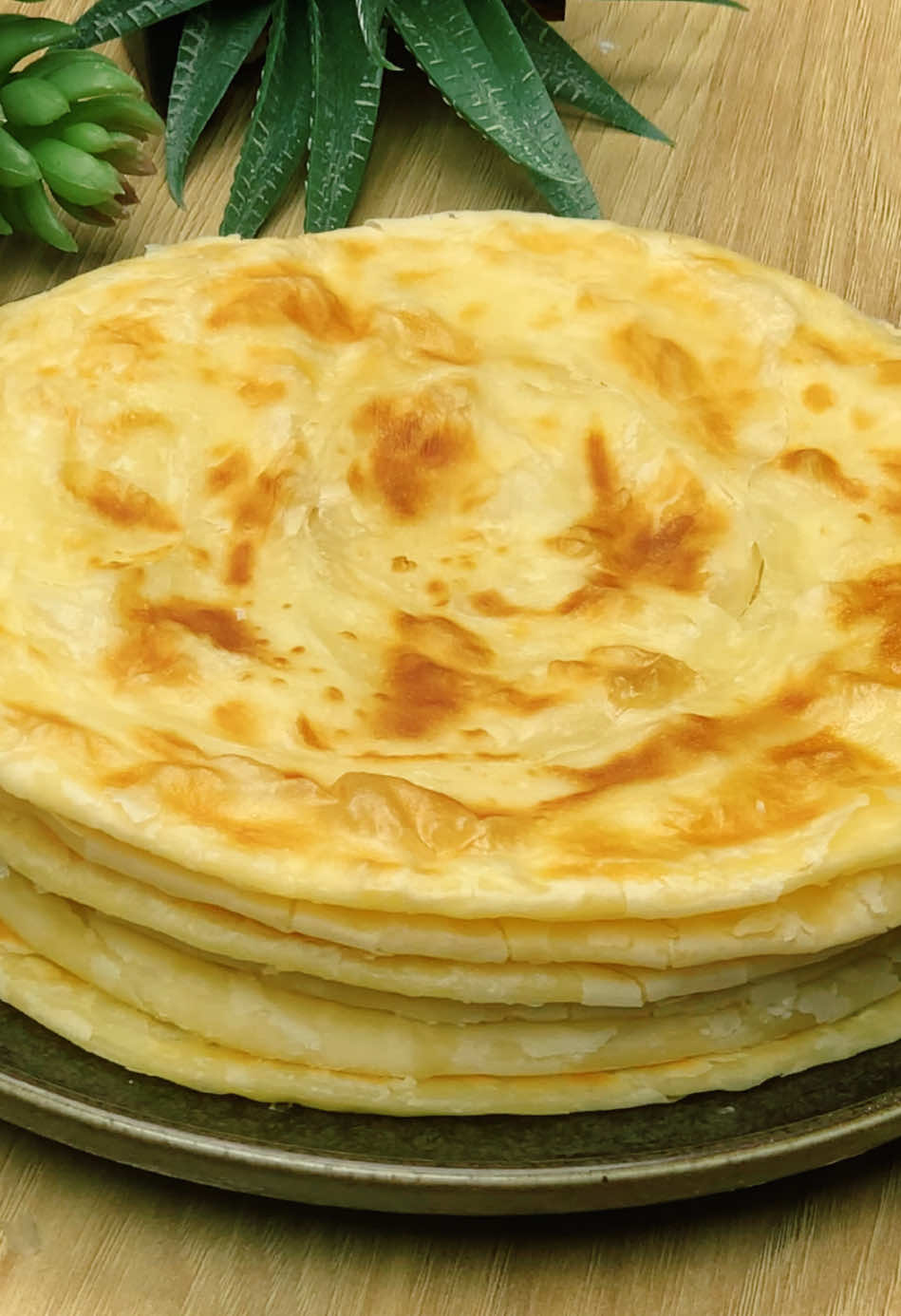 Lipii în straturi  Ingrediente: 450 g făină 300 ml lapte Sare 120 g unt topit Poftă bună! #retetesimple  #delicious 