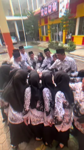 Permisi… Beban negara mo lewat