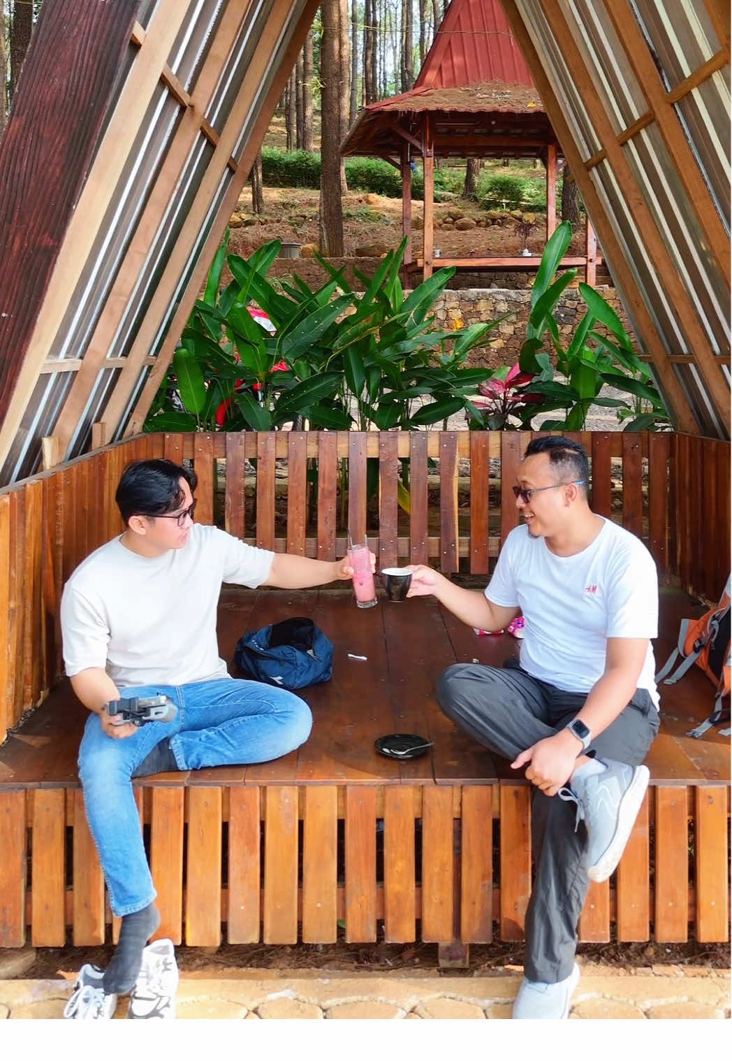 Mau di dokumentasiin seperti ini?jasa teman jalan explore jogja di jemput di antar di bonceng di temenin pakai motor big matic free bensin. Dokumentasi camera iphone 16 pro,drone dji mini 4 pro,gimbal insta 360 flow 2 pro,sony mirorles alpha a6400,camera insta 360 x4,dji mic mini ready 😍 #temanjalanjogja 