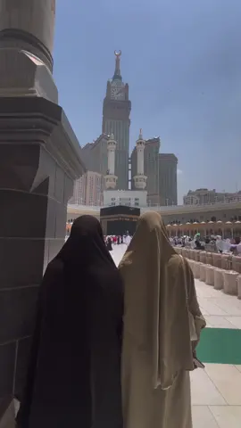 Bersandar yg di maksud🥹🫶#mekkah #kabbah #masyaallahtabarakkallah #umroh2025 #alhamdulillah 