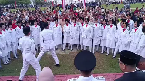 keseruan adek2 paskibra stlh penurunan bendera