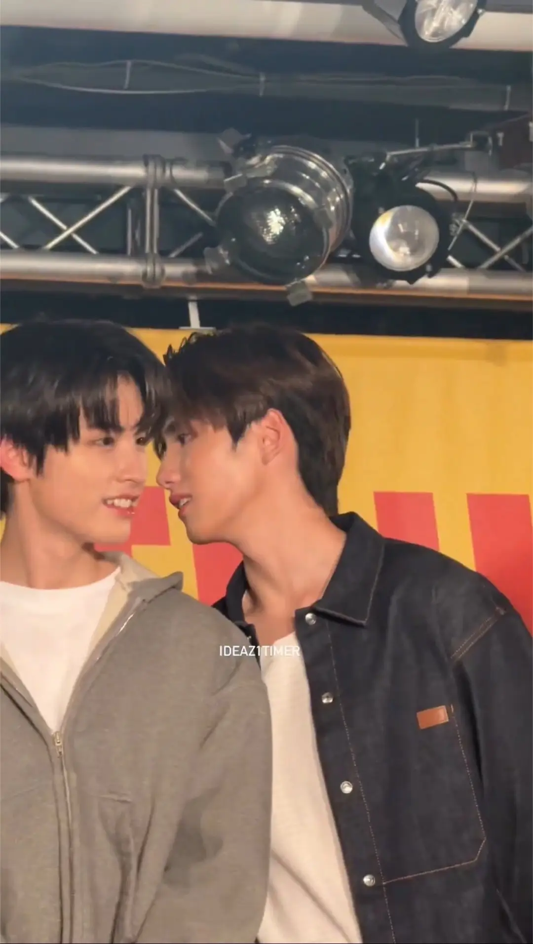 ทุกคนตามไปดูคลิปด่วนๆๆ ไม่ไหวอะเอาจริง เขินๆๆๆๆๆๆ #PHUTATCHAI #AAashirakorn  #ภูเอเอ #PHUAA #BUSbecauseofyouishine_JP