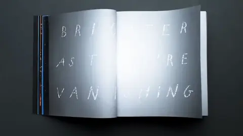 U2 - You’re The Best Thing About Me (Lyric Vídeo)
