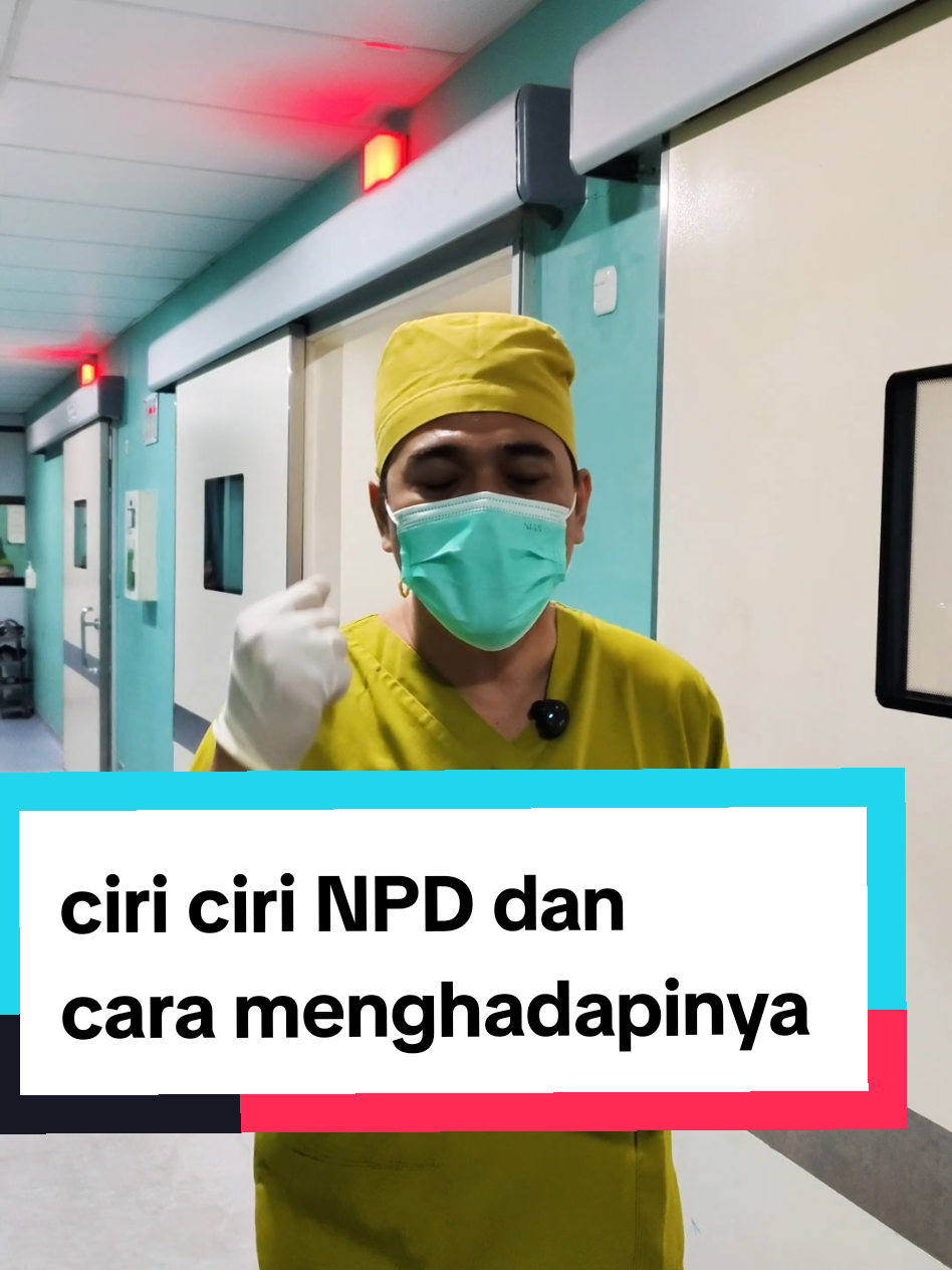 sahabat harus tahu ini ya, agar jangan jadi korban..  🚨 Ciri-ciri NPD (Narcissistic Personality Disorder): 1️⃣ Selalu haus pujian & pengakuan 2️⃣ Kurang empati pada orang lain 3️⃣ Manipulatif dalam hubungan 4️⃣ Mudah tersinggung bila dikritik 5️⃣ Merasa paling benar & hebat 🛡️ Cara Menghadapinya: ✔️ Buat batasan yang jelas ✔️ Jangan terpancing emosinya ✔️ Fokus pada fakta, bukan dramanya ✔️ Jaga jarak bila mulai toxic ✔️ Utamakan kesehatan mental diri sendiri 📌 Video ini dibuat & diunggah dengan persetujuan tertulis pasien & keluarga untuk edukasi. 🙏 @pengikut bantu share ya biar makin banyak yang paham. #NPD #KesehatanMental #Psikologi #MentalHealthAwareness #ToxicRelationship     --- Mau saya bikin juga versi singkat 1 slide (teks besar + punchline) biar kuat untuk opening reels, dok?