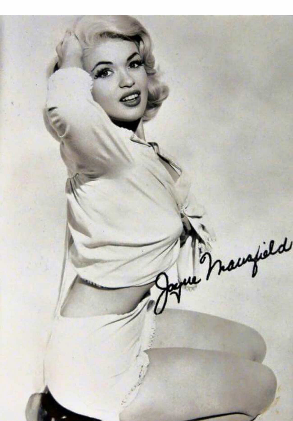 I’m so sorry if I haven’t responded to any messages yet my inbox isn’t working 💕 #bettiepage #1950s #pinups #1950spinup #rockabilly 