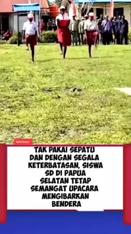 #Serunya17an #pengibaran bendera merah putih Hut Ri ke 80#momen segala keterbatasan siswa sd di papua selatan, tetap semangat walau tidak pakai  sepatu#mengibarkan sang merah putih#hut Ri viral tiktok