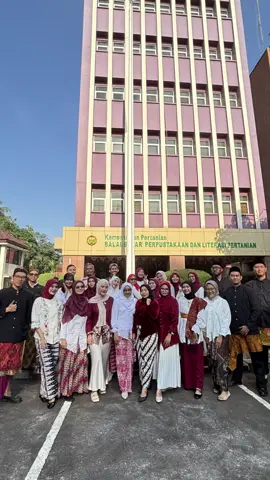 Pada Upacara peringatan Hari Kemerdekaan RI ke 80 ini Pegawai Museum Tanah dan Pertanian wajib menggunakan Wastra Nusantara atau pun batik bernuansa Merah Putih. Bagaimana keseruannya? yuk kita simak video berikut ini!! #indepenceday #hutri80indonesia #batik #berkainbersama #wastranusantara   