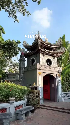Vietnam vibes and endless memories 🇻🇳✨” Contact us :9802353771  #simrikholidays #simrikadventure #Vietnam