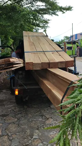 Di siapkan kembali bahan rumah Limasmu juragan🌳🪾 Info pemesanan. 085727422577 #kayu #kayujati #jatiblora #lokalblora #tpk #tpkblora #kayukering #jatilokal #fullkayujati #melayanipengiriman #bahangazebo #viral #fyp #hendrijatifurniture #madiun #ngawi #bojonegoro #fullbalok #fullpapan #duniakayu #jualkayujati #rumahgrobogan #joglogunungkidul #joglowonogiri #joglosemarang #jatidenokblora #jatigubugpayung #bahanjoglo #bahanlimasan #limasjatim #limasjateng 