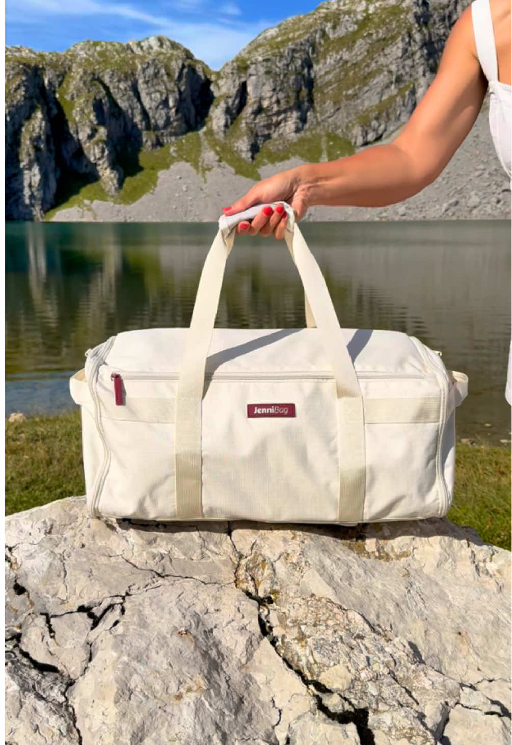 Click the LINK in my BIO to get 30% OFF (@myjennibag) 👈😉 If you tired of squeezing your clothes into your travel bag or dealing with wrinkled clothes on arrival, STOP SCROLLING FIRST ✋  Why you should choose JenniBag for your travel carry-on😌  ✅ No more wrinkles, just ready-to-wear outfits.  ✅ Pack for 10 days, plus a full dress EASILY in minutes  ✅ Saving you up to $45 on luggage space  Wait, does this bag meet the TSA regulation on my airport to bring this bag on plane?  NO WORRIES! JenniBag is TSA-compliant, making it perfect for plane travel ✈️ 😎 So what are you waiting for? 🥹  🔗 Click the LINK in our BIO (@myjennibag) 👈🏻 for a 30% OFF your JenniBag now! Don’t forget to SAVE this video so you can refer back to it when you’re ready to buy it 🌟 ____________________________________ #duffle #dufflebag #handbag #handbags #travelbags      