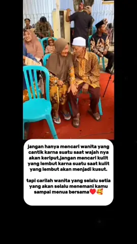 Cinta sejati bukan tentang wajah yang selalu muda atau kulit yang selalu halus, tapi tentang hati yang tetap setia dan selalu bersama hingga menua. ❤️👵👴 #CintaSejati #SetiaSelamanya #MenjadiTuaBersama #KisahCinta #PasanganHarmonis #CintaSepanjangMasa