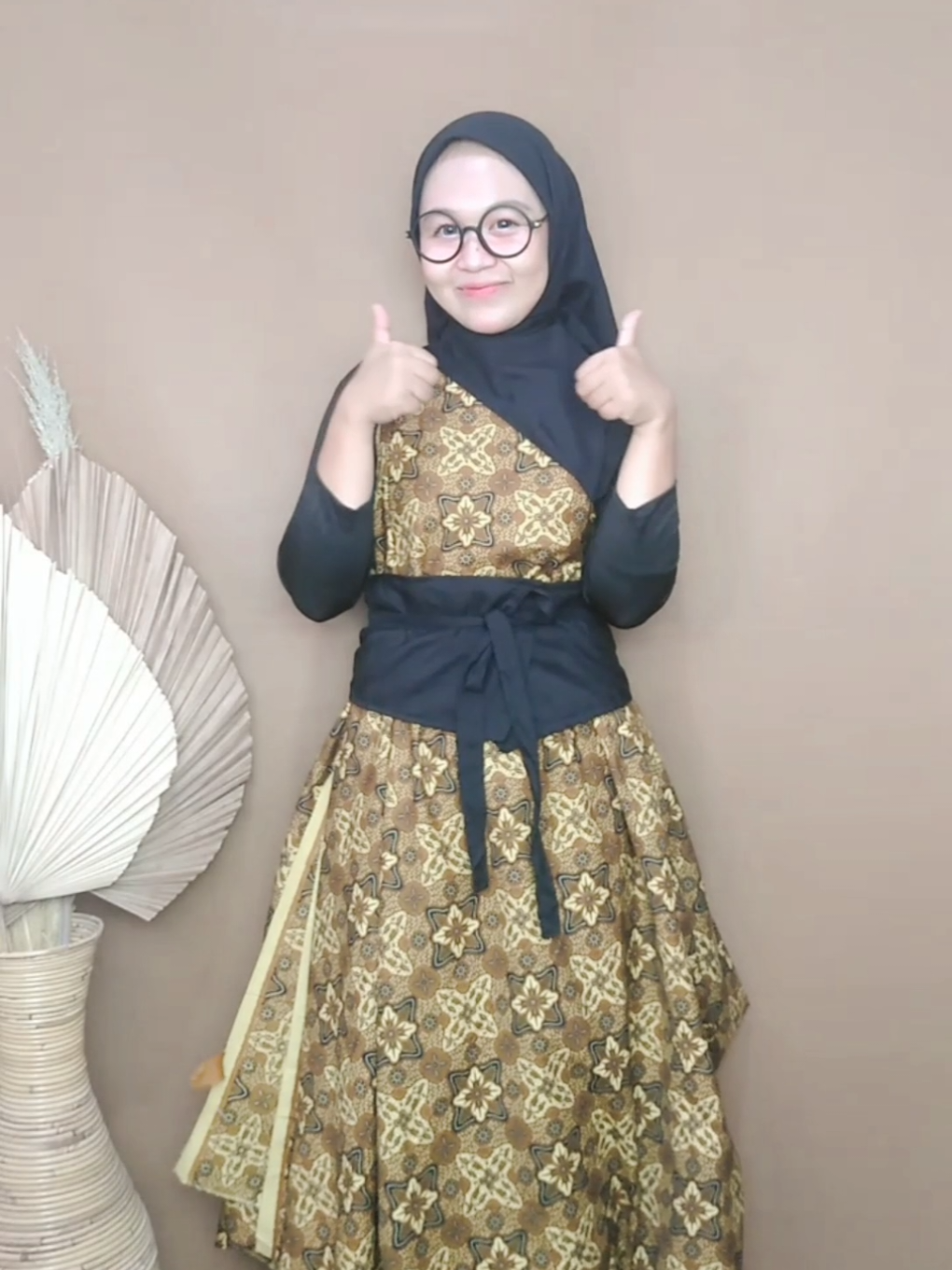 #fashionhacks #kostumfashionshow #outfitkainbatik #ModalKontenDoang #kostumkainjarik 