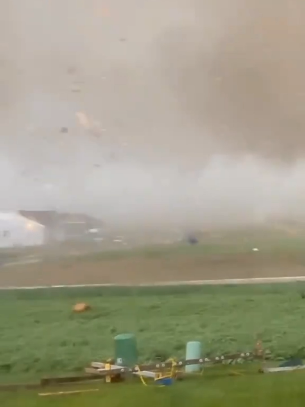 ⚠️ Breaking News: Severe Thunderstorm over Nebraska 🌪️⛈️ High winds, heavy rain & possible tornadoes spotted — Stay safe everyone 🙏 #NebraskaStorm   #NebraskaTornado   #SevereWeather   #NebraskaWeather   #NEStorms   #TornadoWarning   #StormChasers   #ExtremeWeather   #TwisterWatch   #BreakingWeather   #NatureFury   #WeatherUpdate   #StormUpdate   #ViralWeather   #FYP   #StaySafeNE 